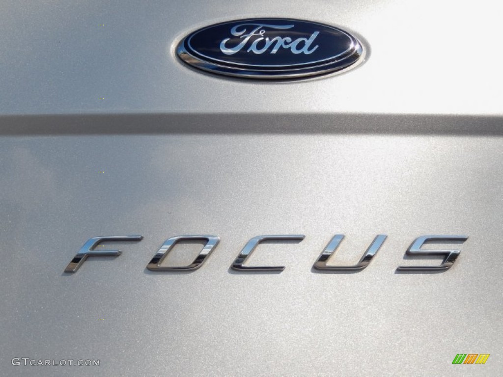 2011 Focus SES Sedan - Ingot Silver Metallic / Medium Stone photo #9