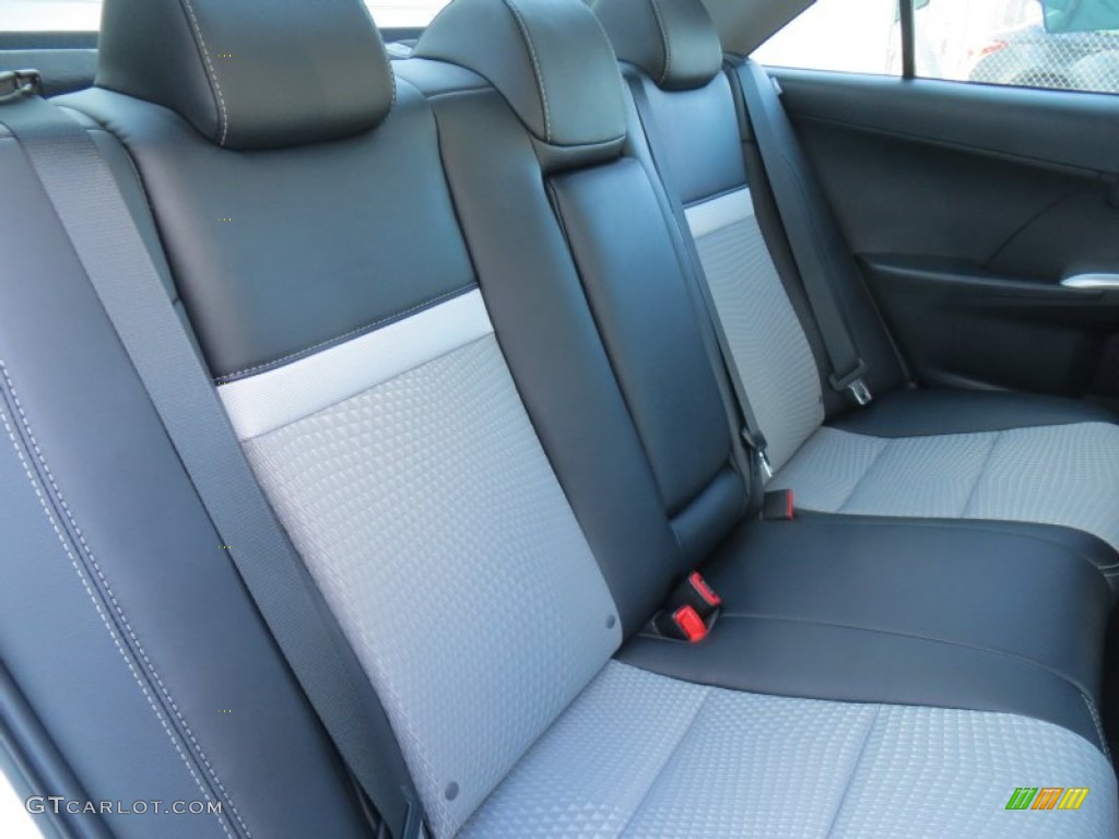 2014 Camry SE - Super White / Black/Ash photo #21
