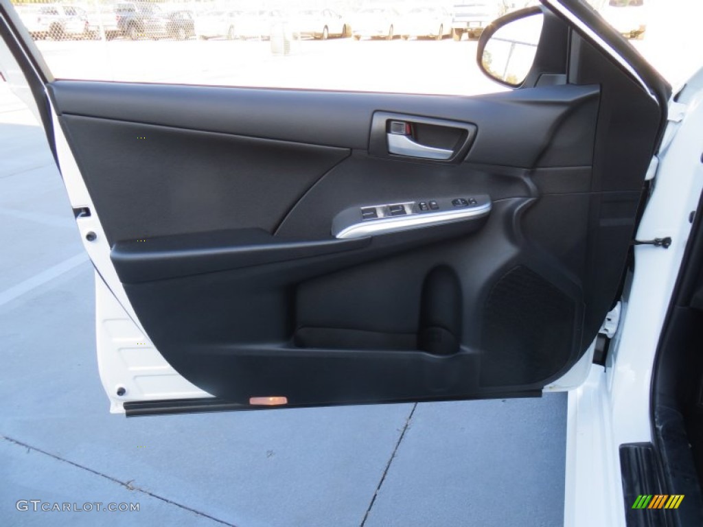 2014 Camry SE - Super White / Black/Ash photo #23