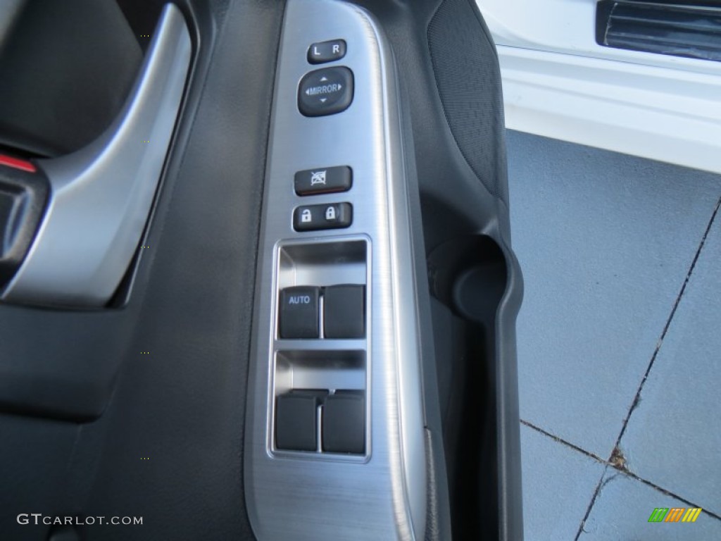 2014 Camry SE - Super White / Black/Ash photo #24
