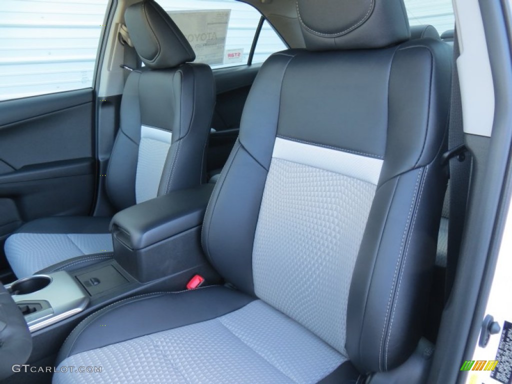 2014 Camry SE - Super White / Black/Ash photo #26