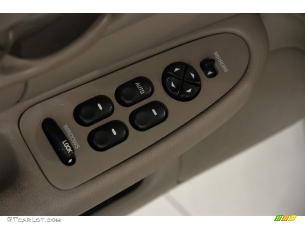 2002 Century Custom - Light Sandrift Metallic / Taupe photo #5