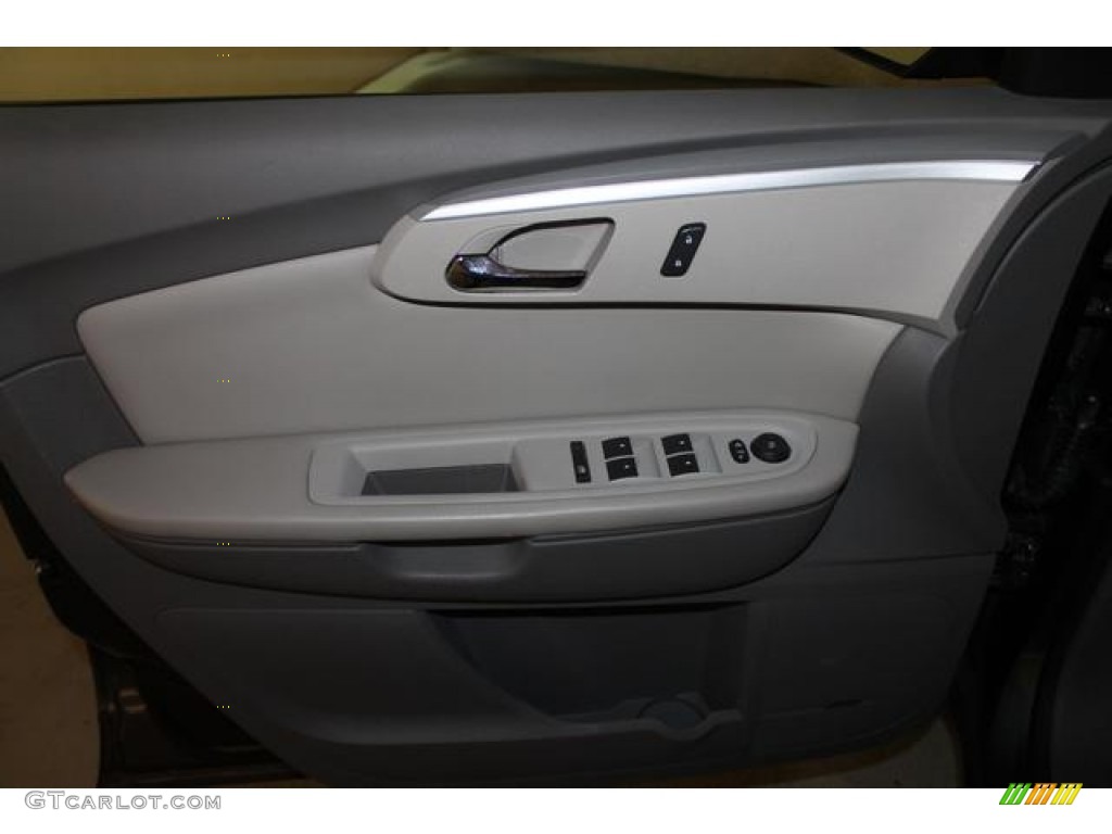 2010 Chevrolet Traverse LT AWD Door Panel Photos