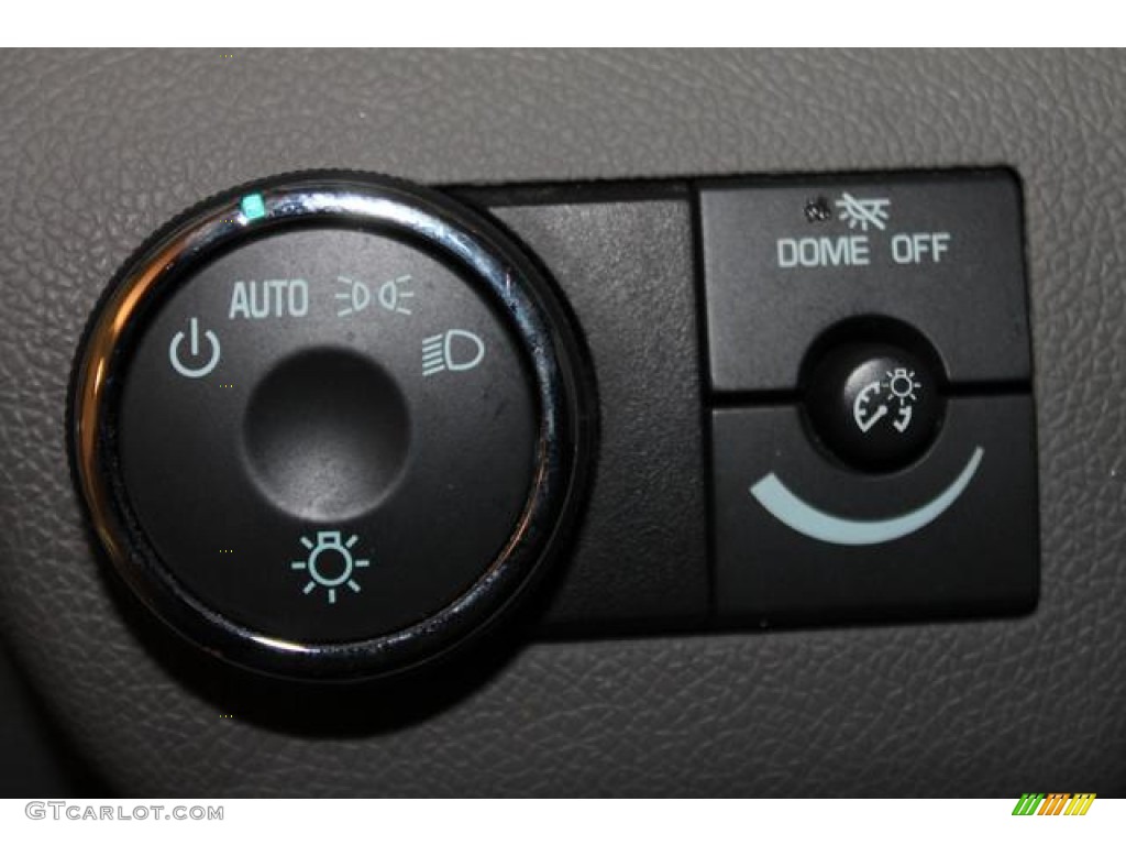 2010 Chevrolet Traverse LT AWD Controls Photo #88519746