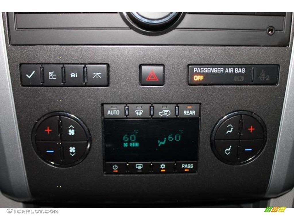 2010 Chevrolet Traverse LT AWD Controls Photo #88519926