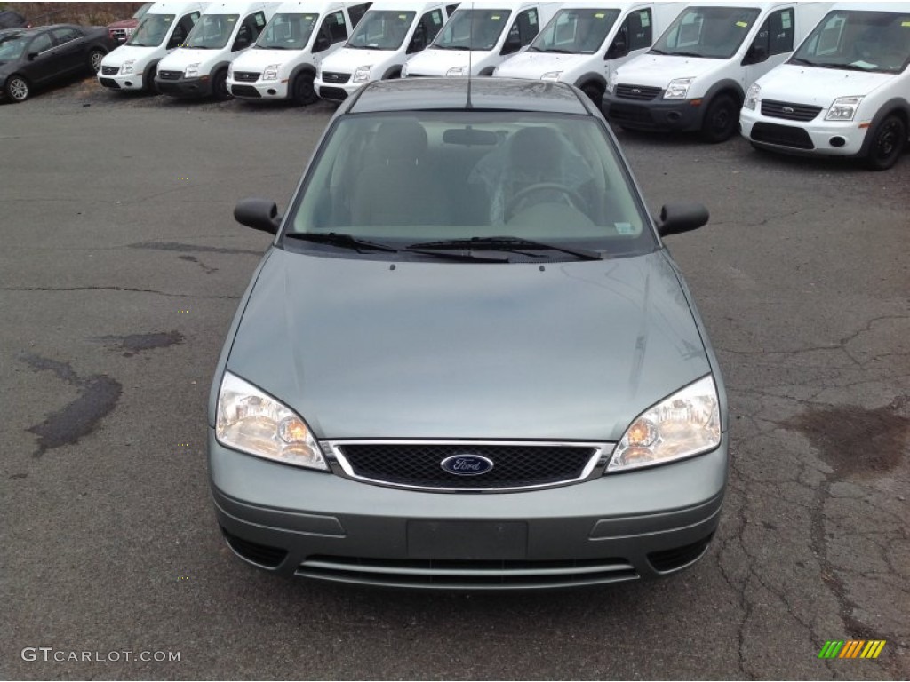 2006 Focus ZX4 SE Sedan - Light Tundra Metallic / Dark Pebble/Light Pebble photo #2
