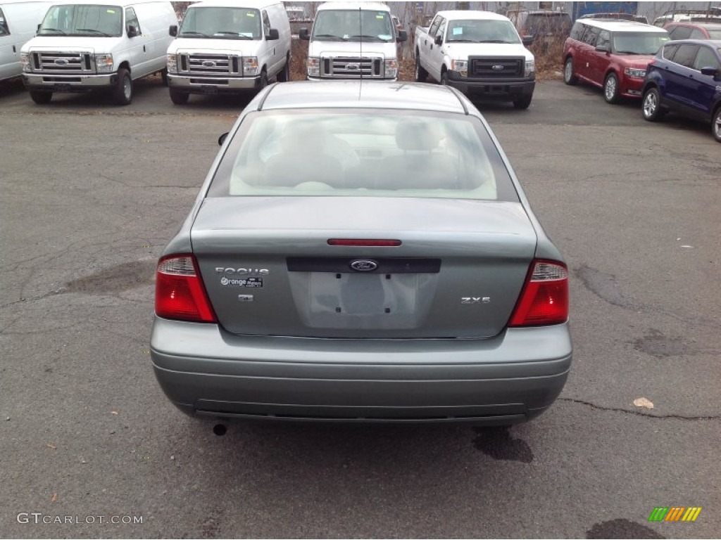 2006 Focus ZX4 SE Sedan - Light Tundra Metallic / Dark Pebble/Light Pebble photo #6