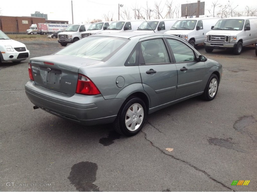 2006 Focus ZX4 SE Sedan - Light Tundra Metallic / Dark Pebble/Light Pebble photo #7