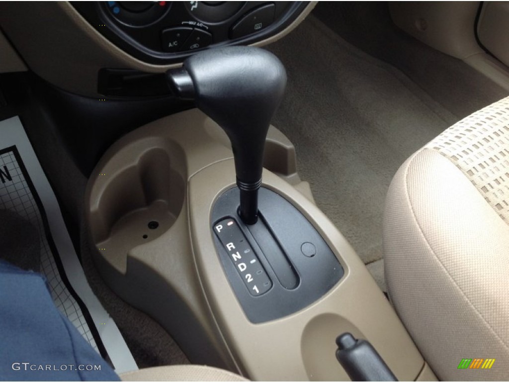 2006 Focus ZX4 SE Sedan - Light Tundra Metallic / Dark Pebble/Light Pebble photo #16