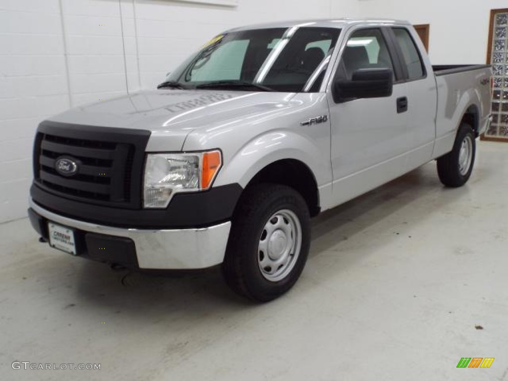 2011 F150 XL SuperCab 4x4 - Ingot Silver Metallic / Steel Gray photo #4