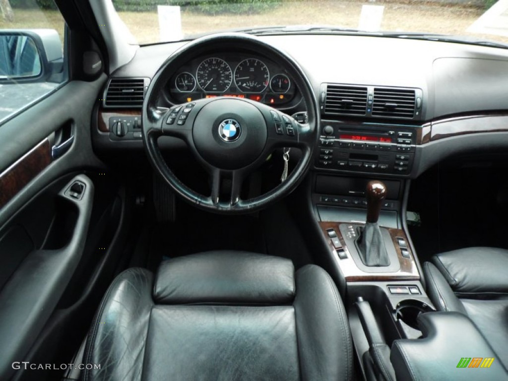 2003 BMW 3 Series 330xi Sedan Black Dashboard Photo #88546358