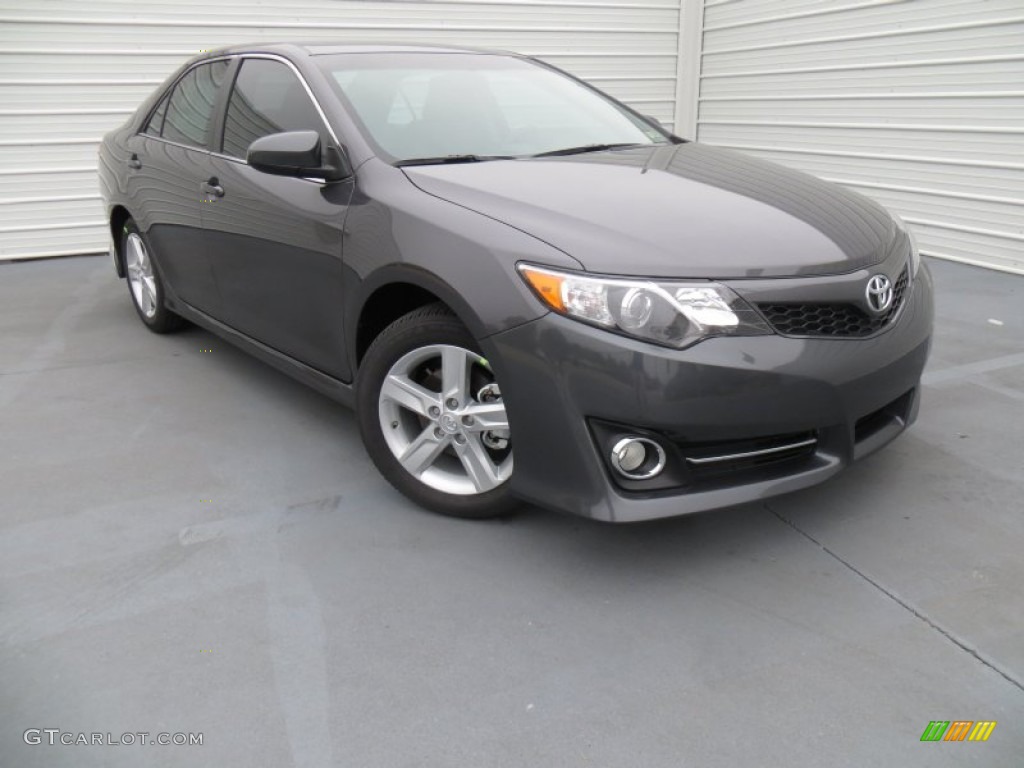 2014 Camry SE - Magnetic Gray Metallic / Black photo #1