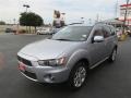 Cool Silver Metallic - Outlander SE Photo No. 3