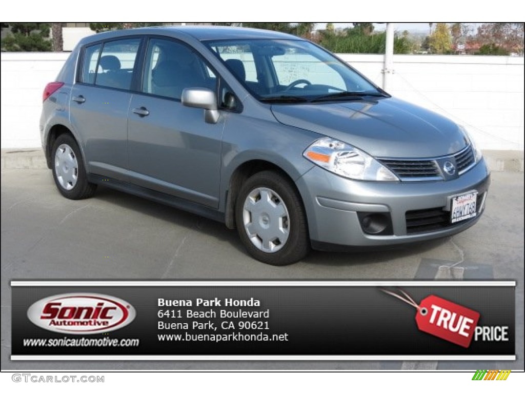 2009 Versa 1.8 S Hatchback - Brillant Silver / Charcoal photo #1