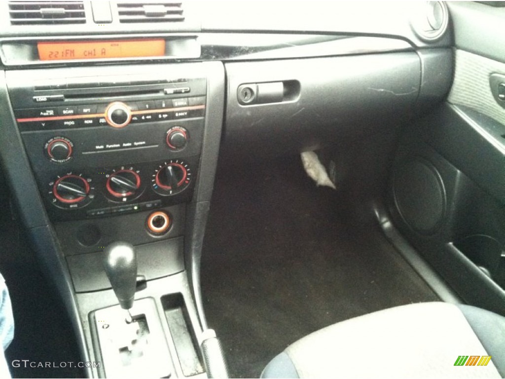2005 MAZDA3 i Sedan - Strato Blue Mica / Black photo #14