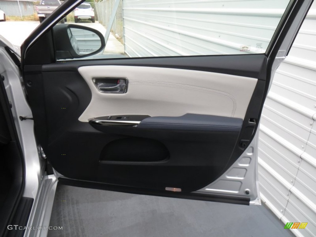 2014 Toyota Avalon XLE Light Gray Door Panel Photo #88552145