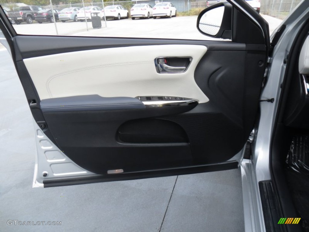 2014 Toyota Avalon XLE Light Gray Door Panel Photo #88552298