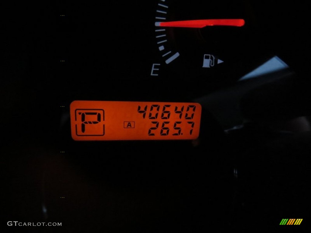 2011 Versa 1.8 SL Hatchback - Super Black / Charcoal photo #20