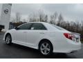 2014 Super White Toyota Camry SE  photo #26