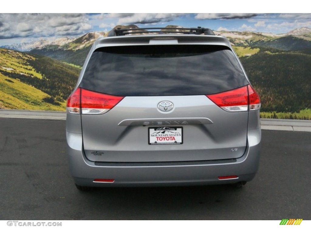 2014 Sienna LE - Silver Sky Metallic / Light Gray photo #4