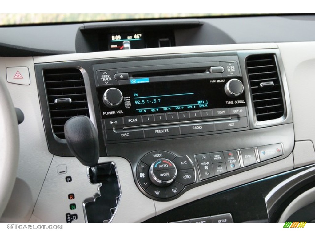 2014 Sienna LE - Silver Sky Metallic / Light Gray photo #6