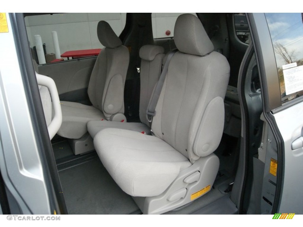 2014 Sienna LE - Silver Sky Metallic / Light Gray photo #7