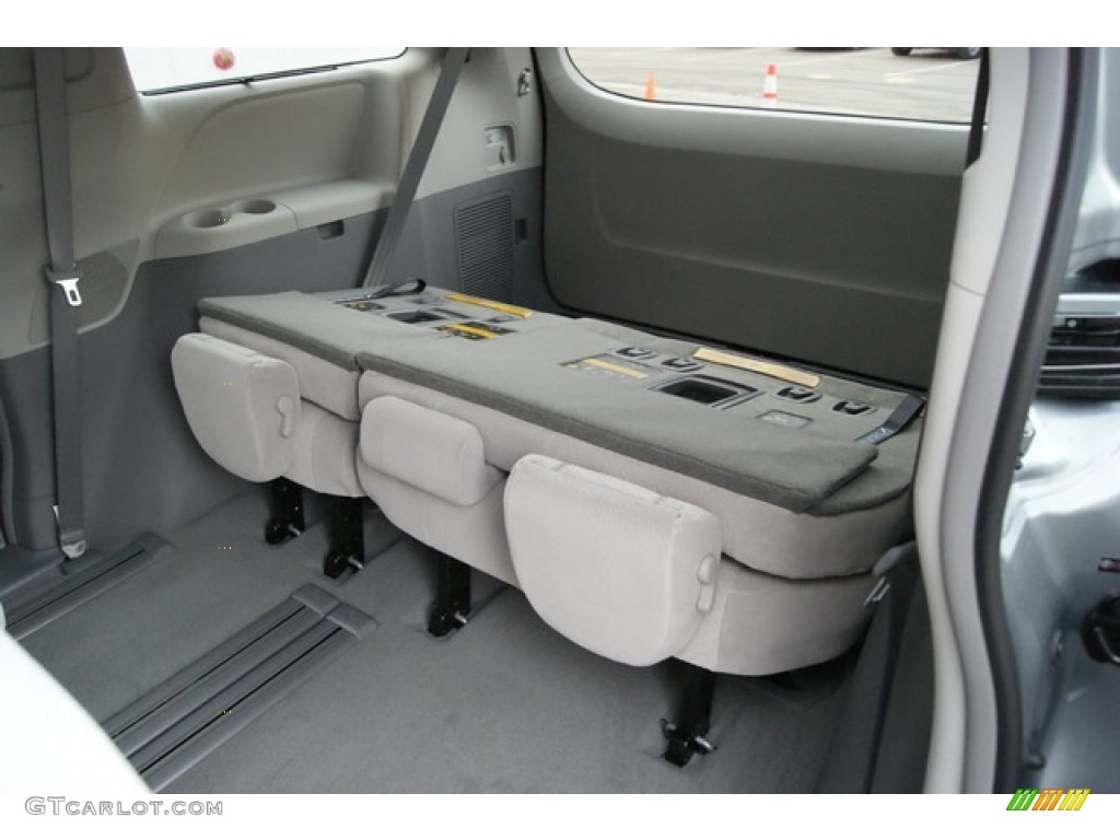 2014 Sienna LE - Silver Sky Metallic / Light Gray photo #8