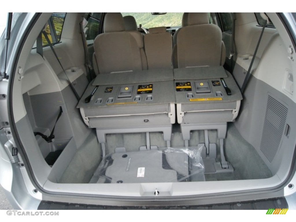 2014 Sienna LE - Silver Sky Metallic / Light Gray photo #9