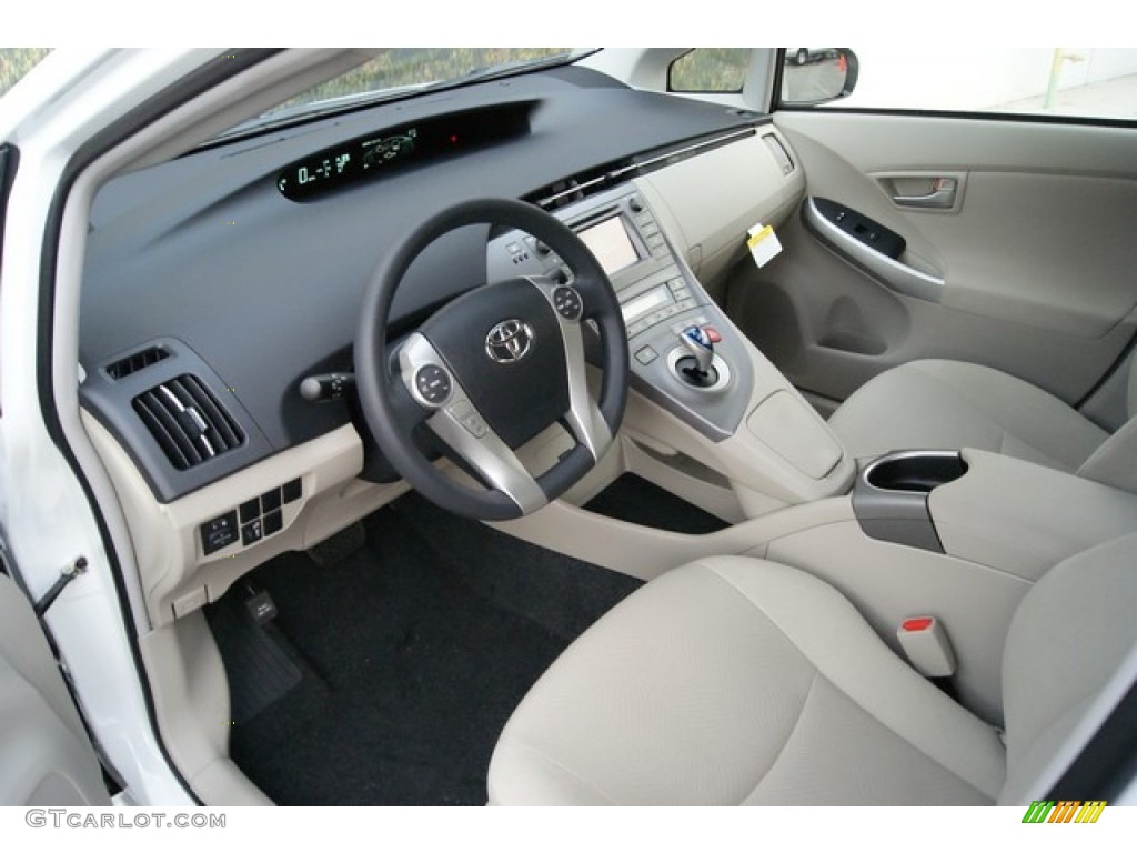 Bisque Interior 2014 Toyota Prius Two Hybrid Photo #88563893