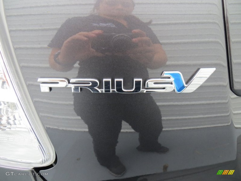 2014 Toyota Prius v Five Marks and Logos Photos