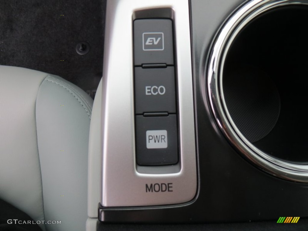 2014 Prius v Five - Magnetic Gray Metallic / Misty Gray photo #31