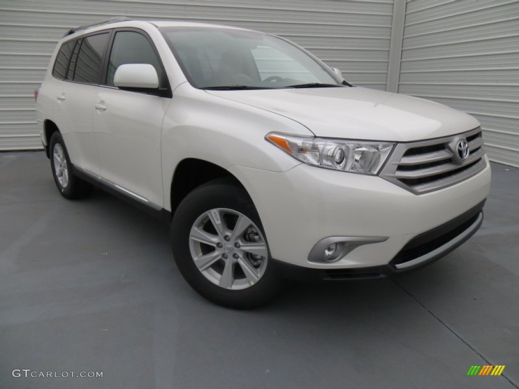 Blizzard White Pearl Toyota Highlander