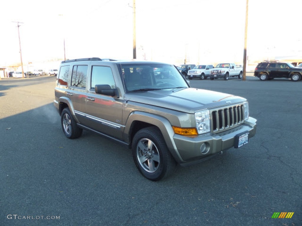 2006 Commander  - Light Khaki Metallic / Khaki photo #3