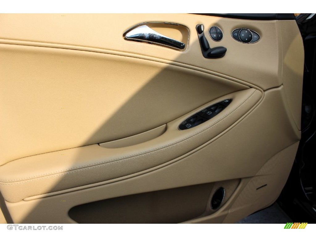 2008 Mercedes-Benz CLS 550 Cashmere Beige Door Panel Photo #88570886