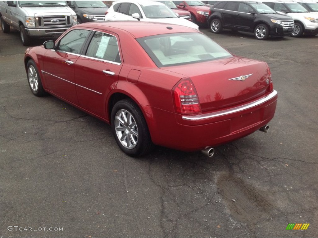 2007 300 C HEMI - Inferno Red Crystal Pearlcoat / Dark Slate Gray/Light Graystone photo #5