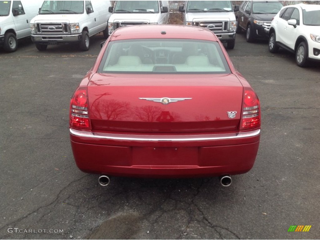 2007 300 C HEMI - Inferno Red Crystal Pearlcoat / Dark Slate Gray/Light Graystone photo #6