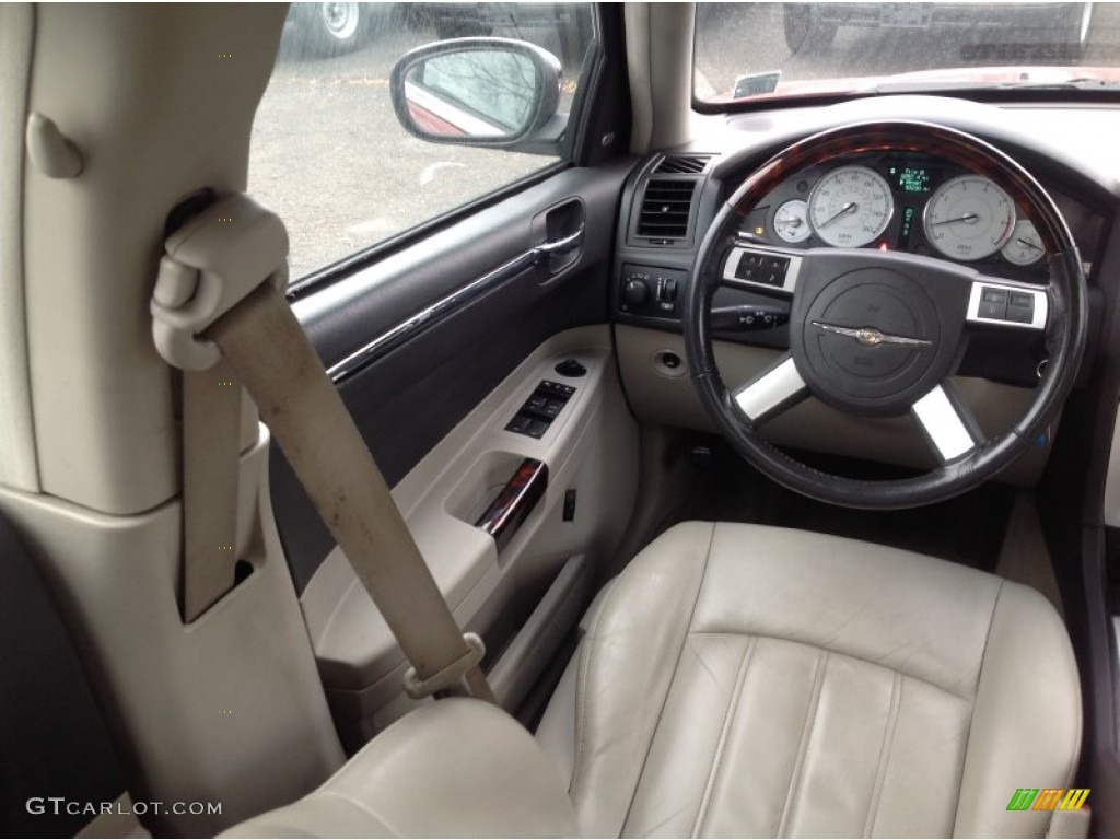 2007 300 C HEMI - Inferno Red Crystal Pearlcoat / Dark Slate Gray/Light Graystone photo #13