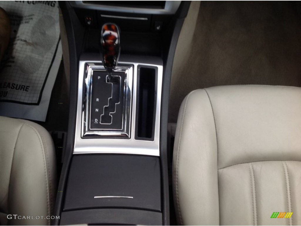 2007 300 C HEMI - Inferno Red Crystal Pearlcoat / Dark Slate Gray/Light Graystone photo #17