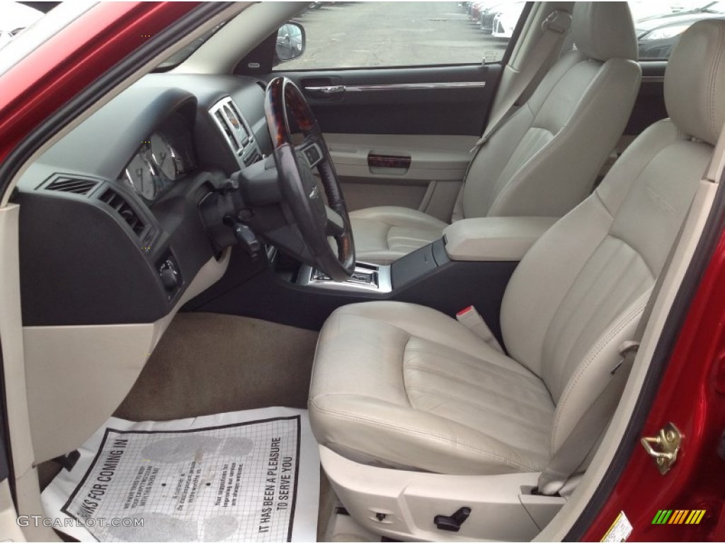 2007 300 C HEMI - Inferno Red Crystal Pearlcoat / Dark Slate Gray/Light Graystone photo #20