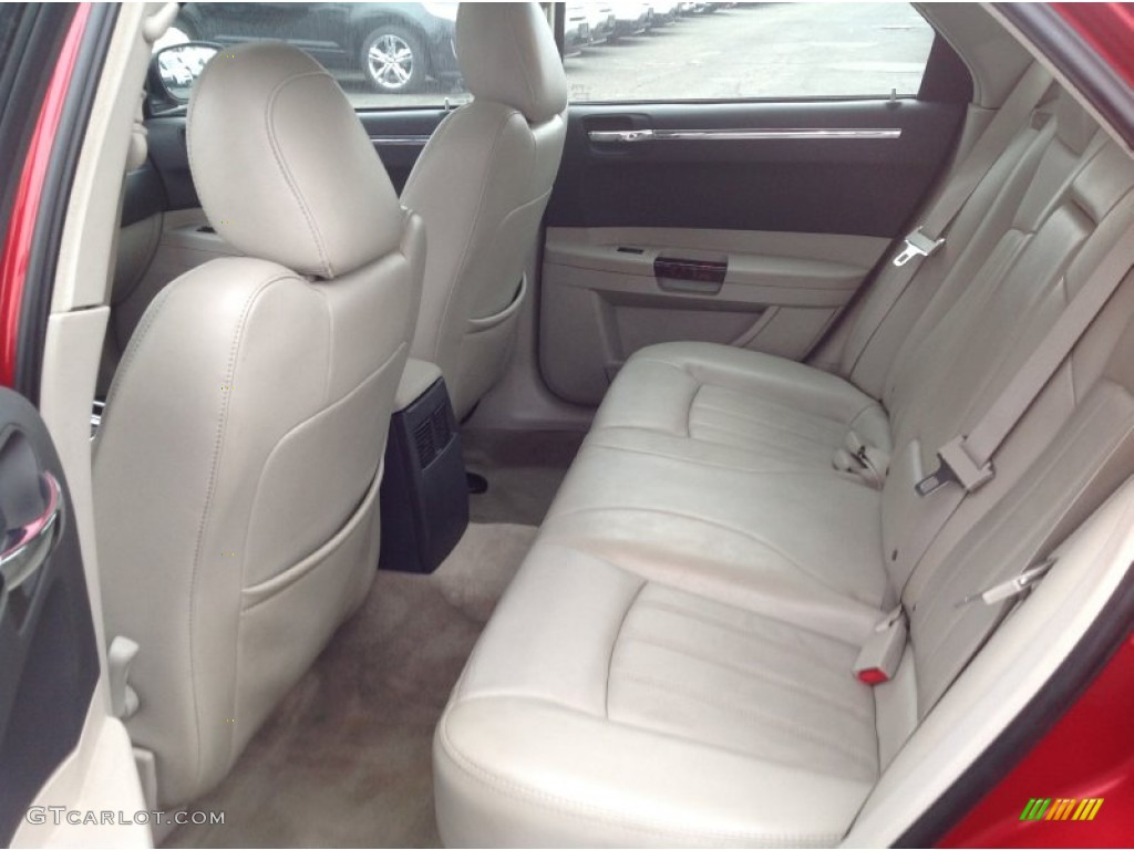 2007 300 C HEMI - Inferno Red Crystal Pearlcoat / Dark Slate Gray/Light Graystone photo #21
