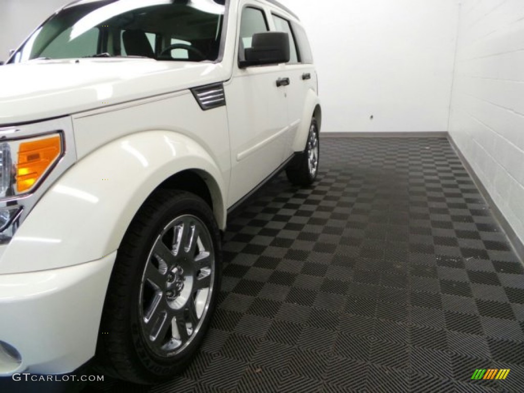 2009 Nitro SE 4x4 - Stone White / Dark Slate Gray photo #4