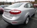 Ingot Silver - Fiesta SE Sedan Photo No. 2
