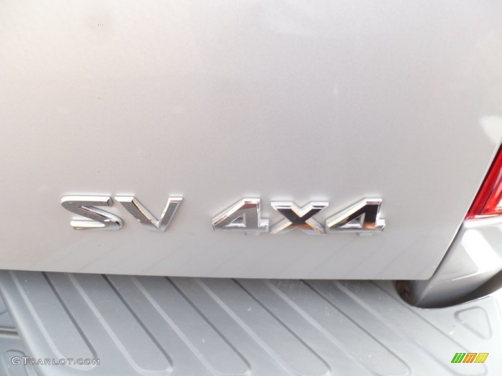 2011 Frontier SV V6 King Cab 4x4 - Radiant Silver Metallic / Graphite photo #6