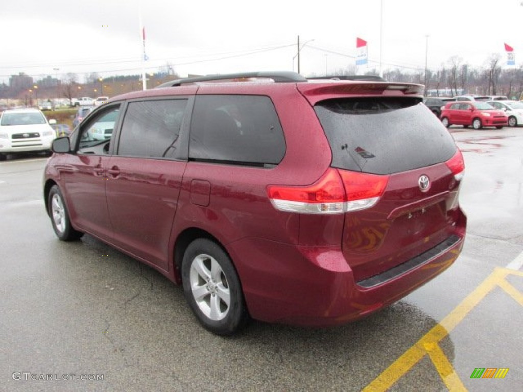 2011 Sienna LE - Salsa Red Pearl / Light Gray photo #7