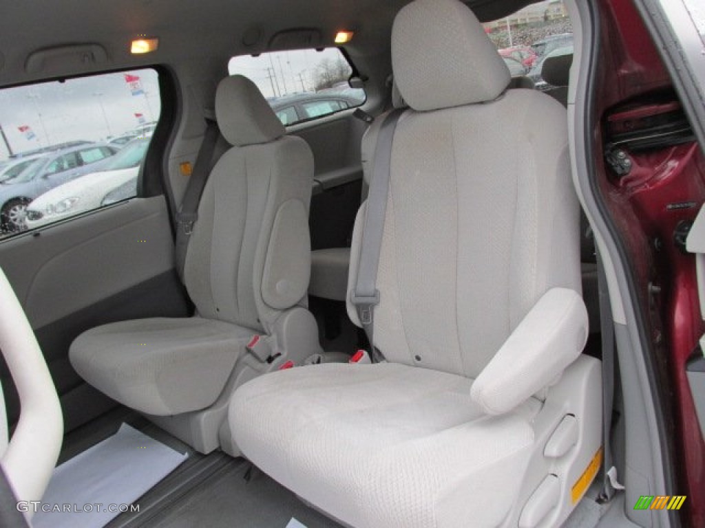 2011 Sienna LE - Salsa Red Pearl / Light Gray photo #15