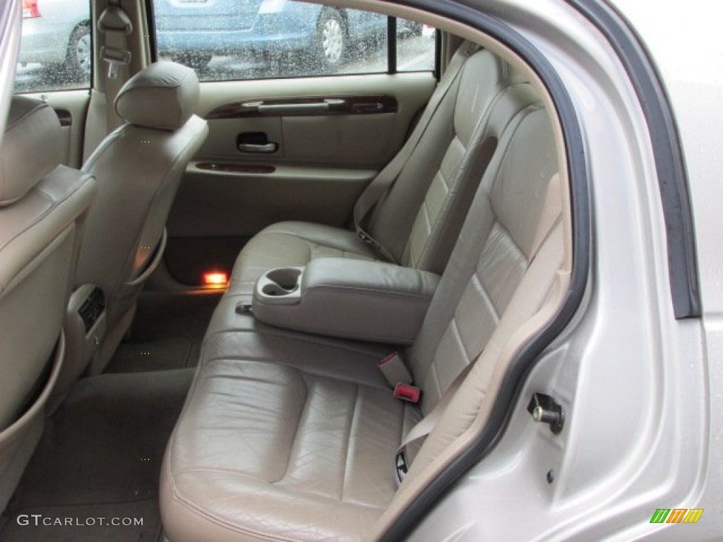 2001 Lincoln Town Car Signature Rear Seat Photos