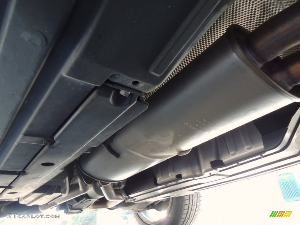 2004 BMW X5 4.4i Undercarriage Photos