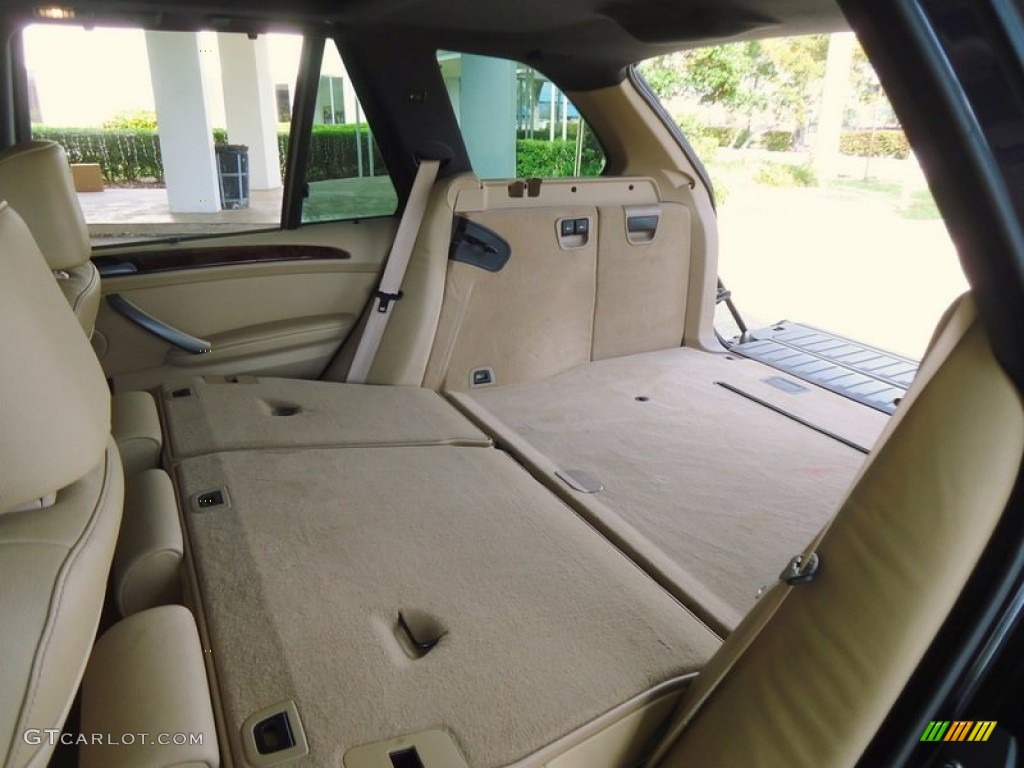 2004 BMW X5 4.4i Trunk Photos