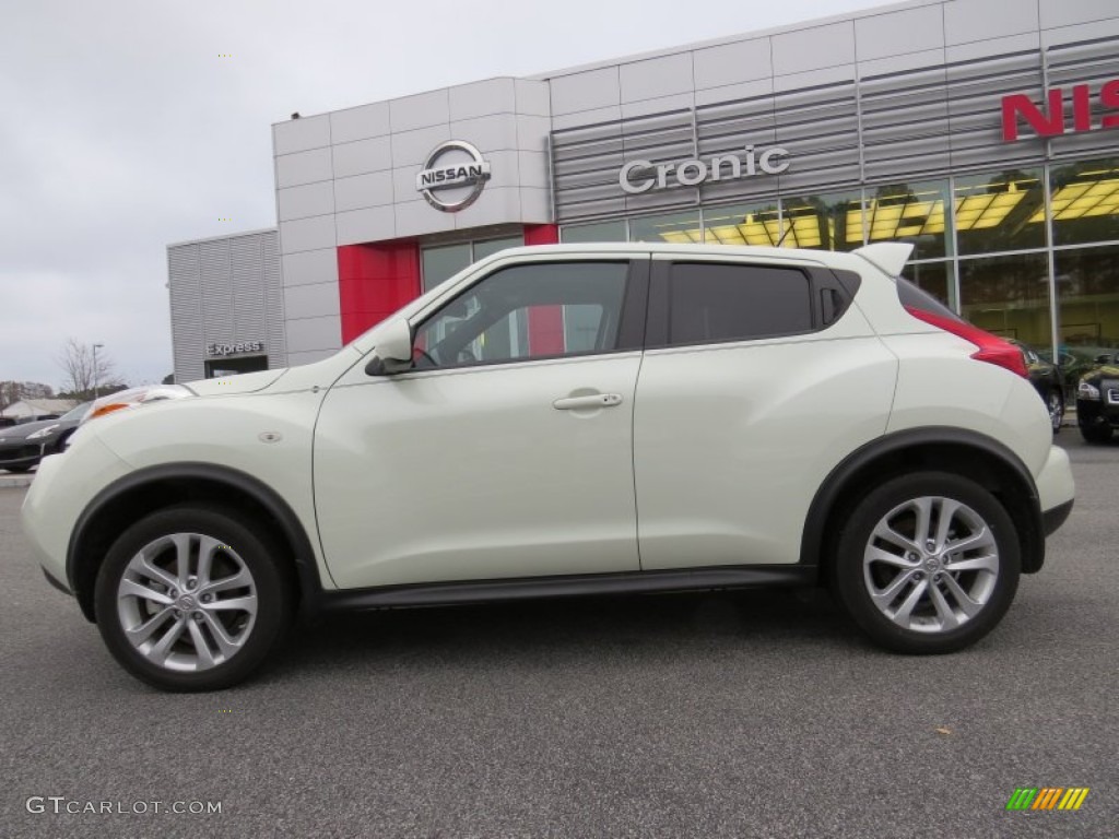 2012 Juke SV AWD - White Pearl / Black/Silver Trim photo #2