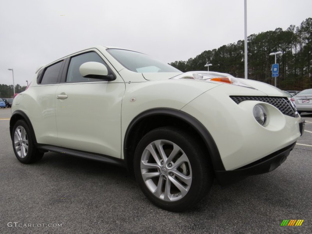 2012 Juke SV AWD - White Pearl / Black/Silver Trim photo #7